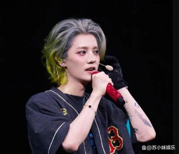 十大股票配资网址 鹿晗问“只有我一个人变老了吗”？